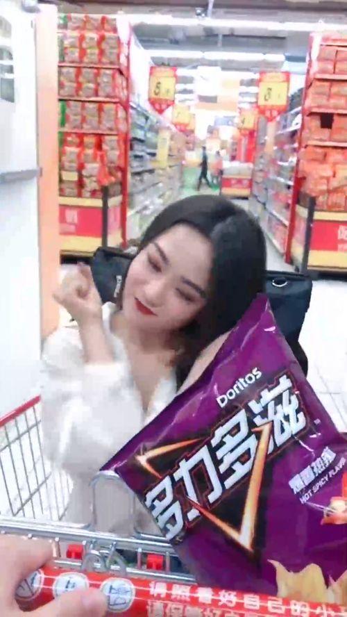 娱乐吃瓜酱姐姐爱吃零食,揭秘娱乐界的甜蜜秘密